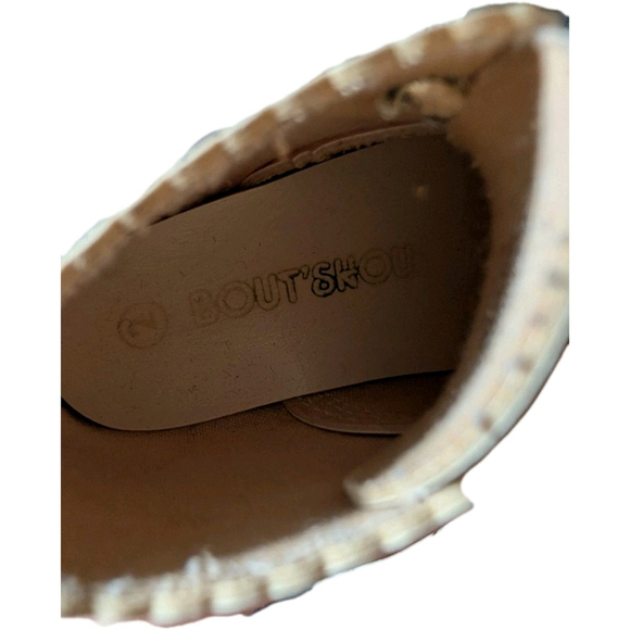 Vintage Baby Shoes Lot- White Leather With Bells, Canvas, Fur Booties - Picture 3 of 4